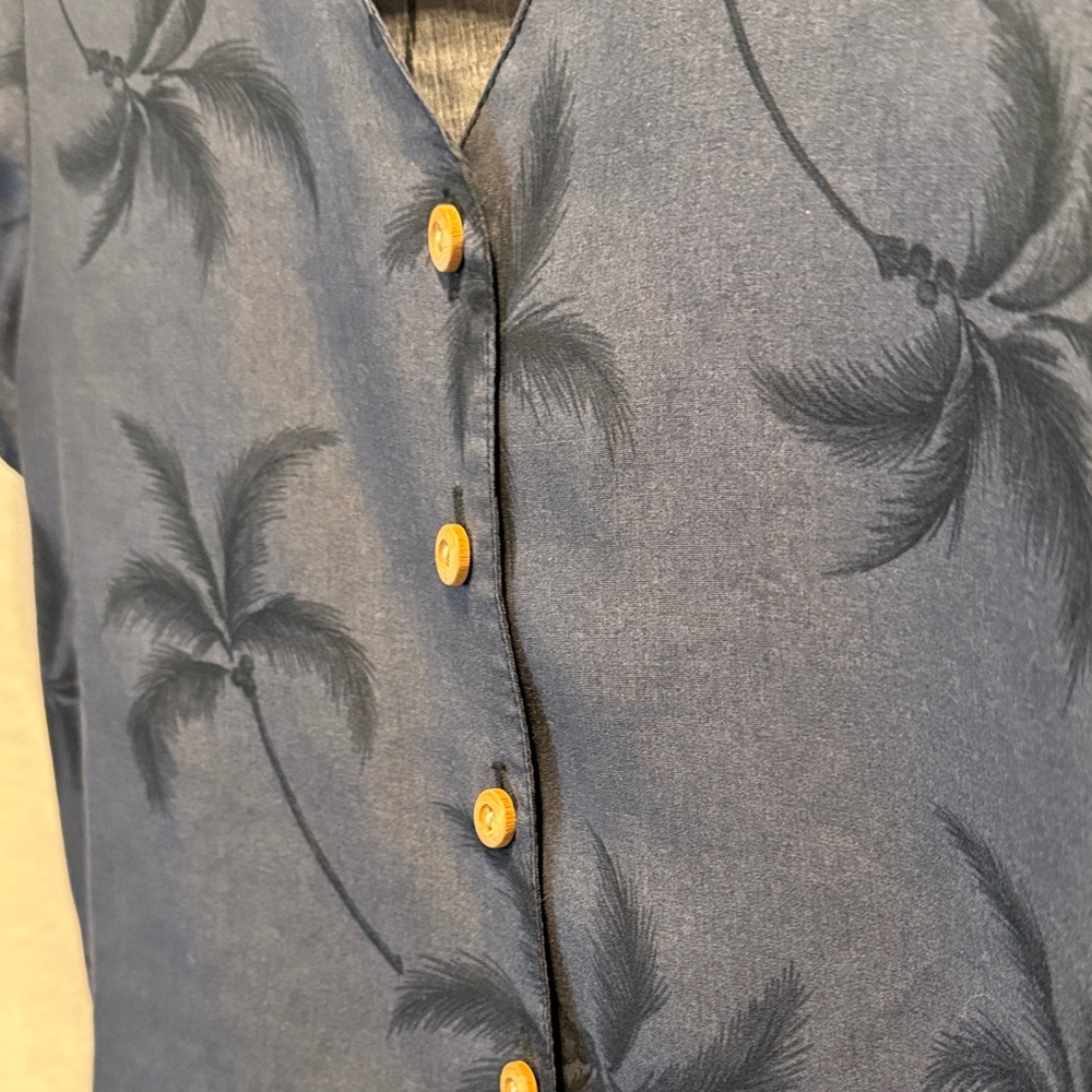 Paradise Found Navy Palm Tree Hawaiian Blouse Rayon Short Sleeve V-Neck - Picture 3 of 8